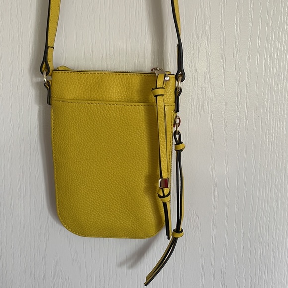Vince Camuto Slim phone case Crossbody in lemon yellow - Picture 6 of 16